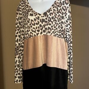 Long Sleeve V-Neck top Size Large